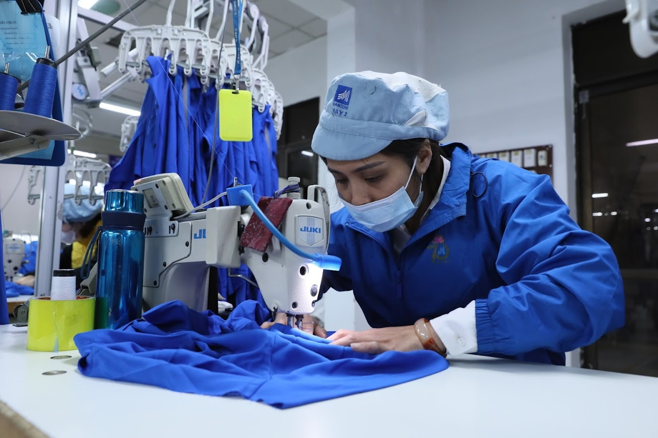 Xuất khẩu dệt  may ghi nhận nhiều tín hiệu tích cực. Ảnh: Quang Vinh.